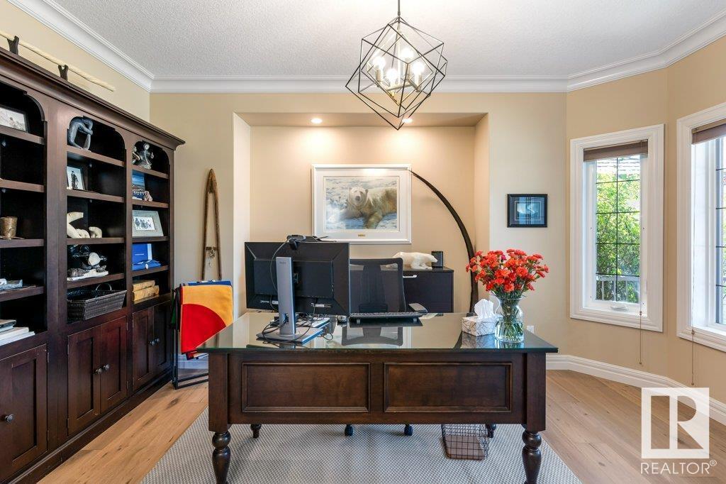 Property at 27 KEYSTONE CR image 3