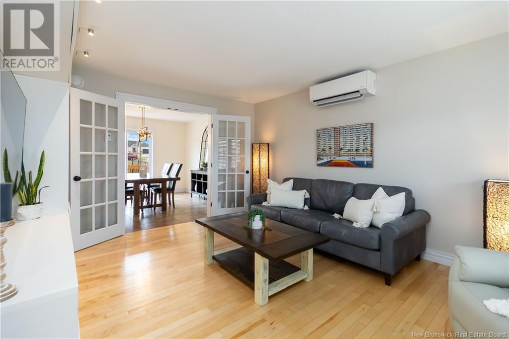 Property at 252 Chatellerault image 5
