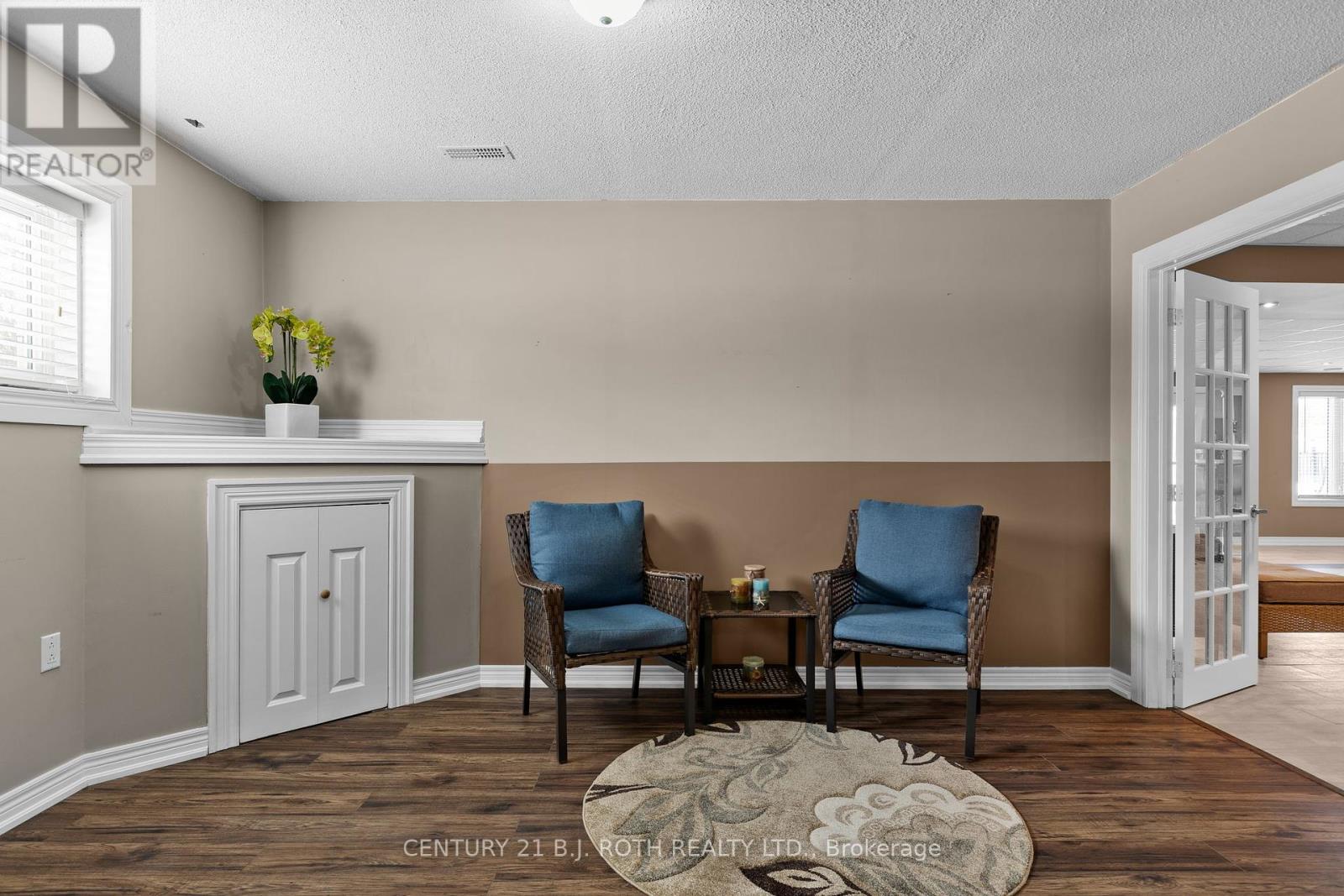 10 Brolley Crescent, Essa, Ontario  L0L 2N2 - Photo 27 - N12127056