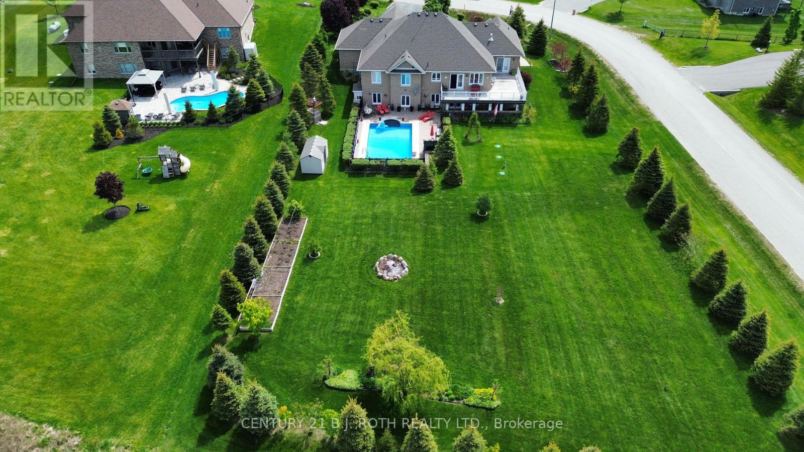 10 Brolley Crescent, Essa, Ontario  L0L 2N2 - Photo 32 - N12127056