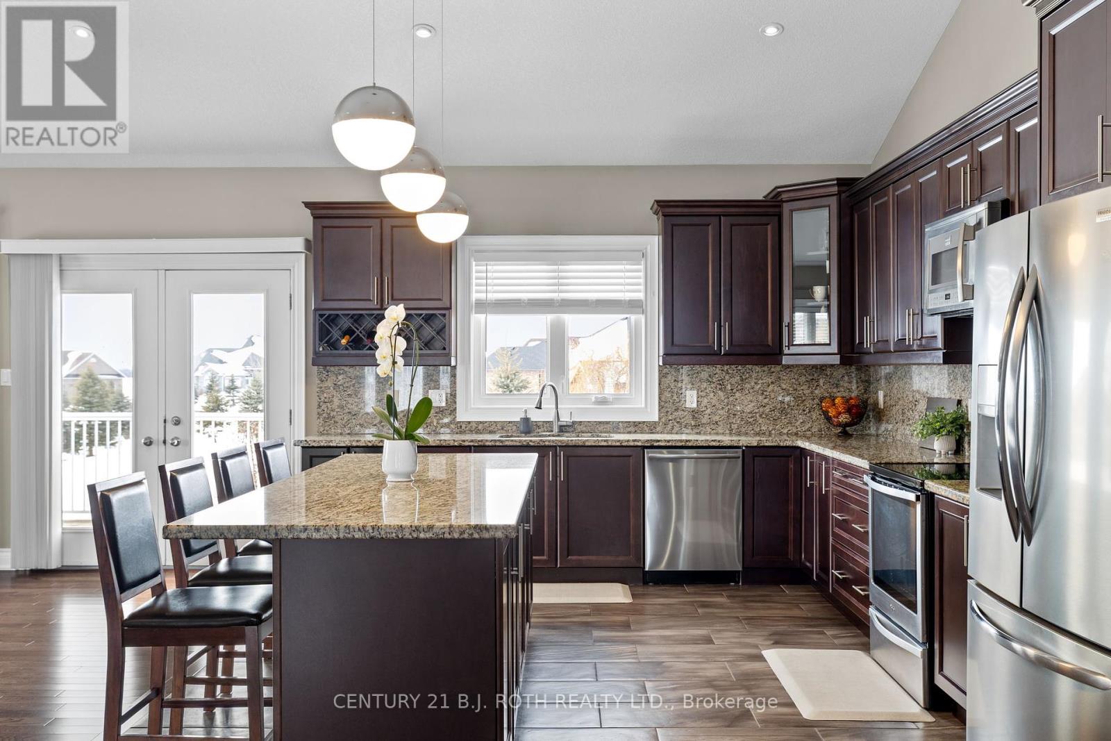 10 Brolley Crescent, Essa, Ontario  L0L 2N2 - Photo 8 - N12127056