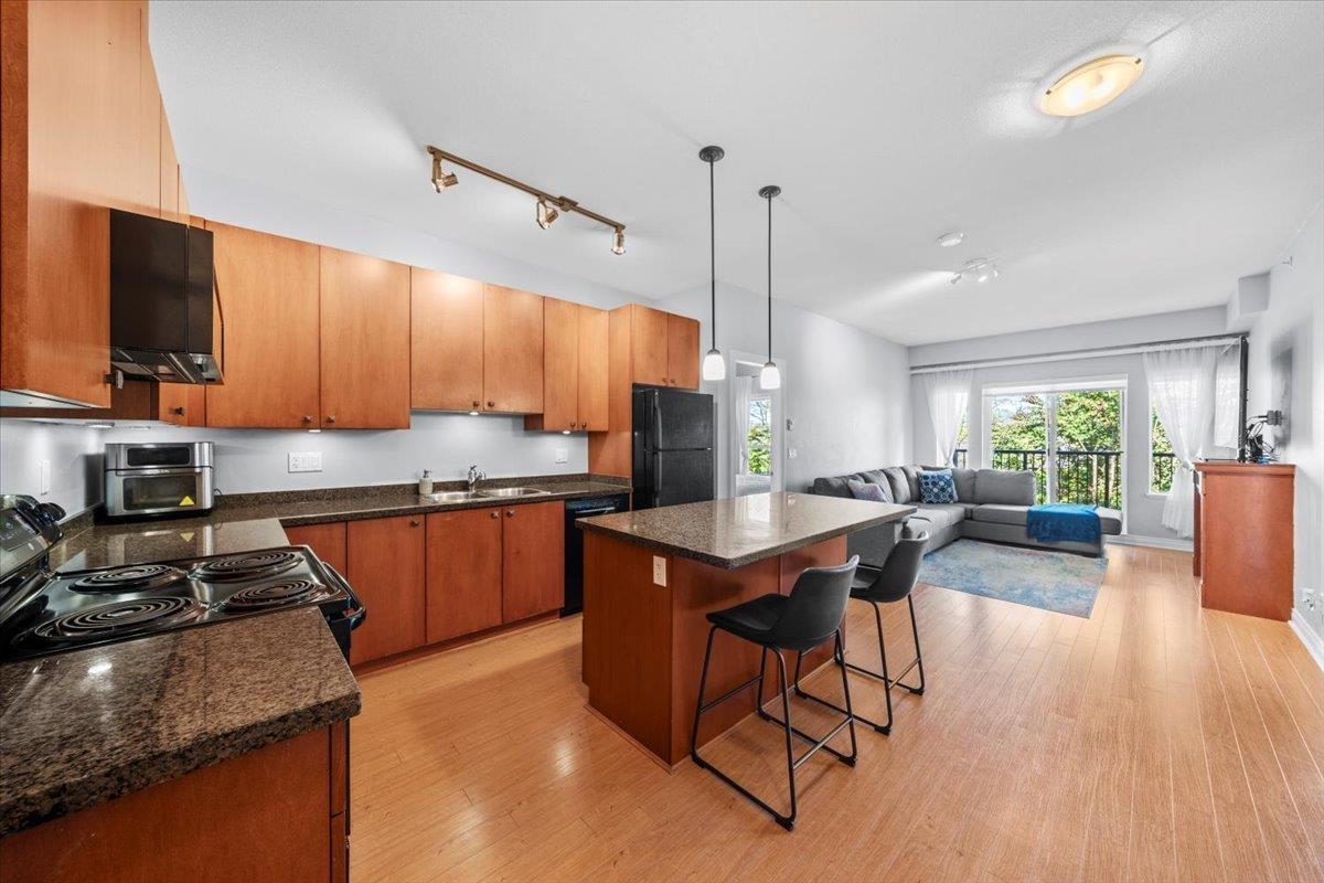 502 8717 160 STREET, Surrey, British Columbia