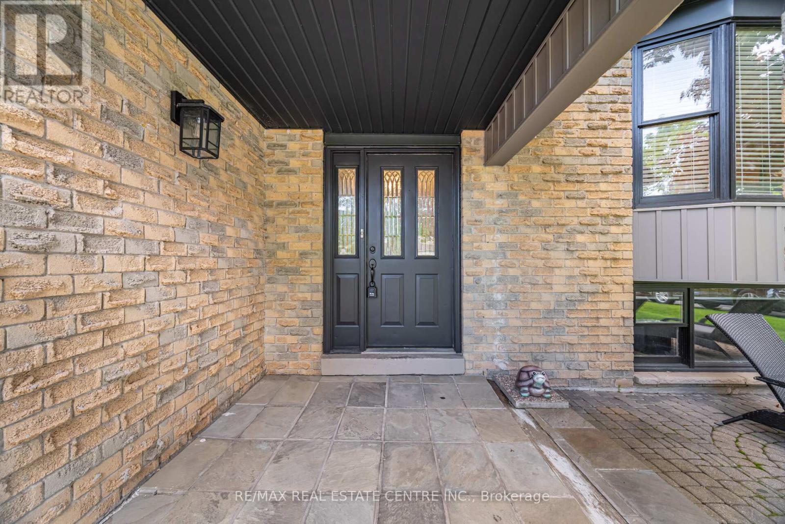 Property at 583 MOORELANDS CRESCENT image 4