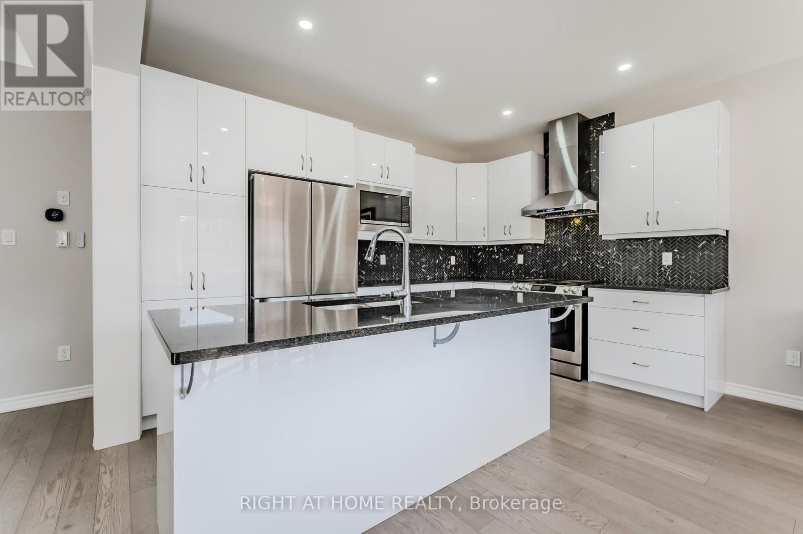 154 Histand Trail, Kitchener, Ontario  N2R 0S3 - Photo 36 - X12175929