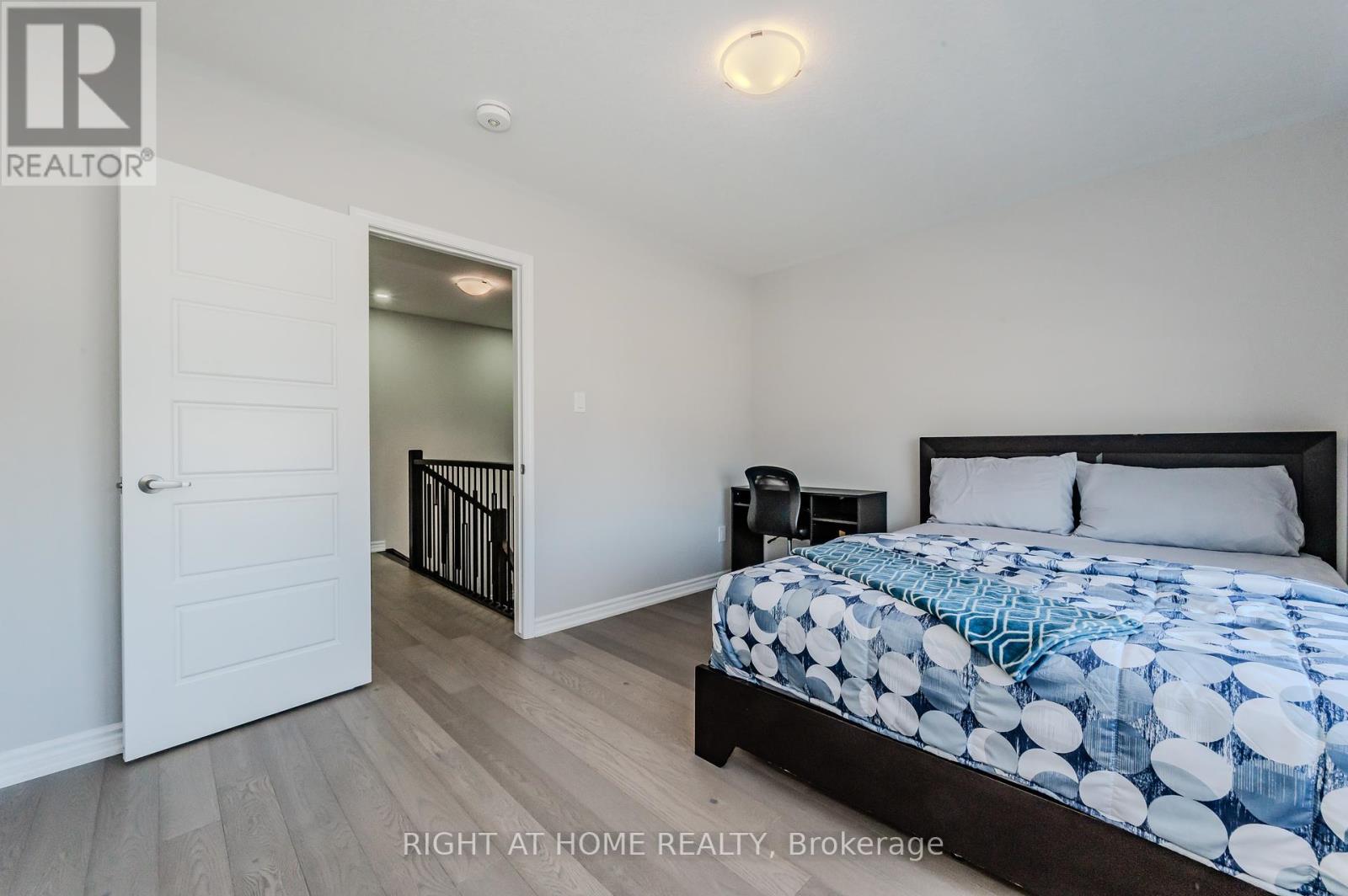 154 Histand Trail, Kitchener, Ontario  N2R 0S3 - Photo 8 - X12175929