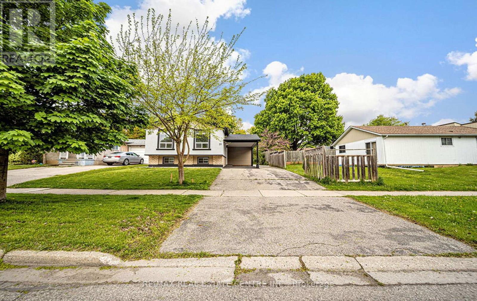 211 Dunsdon Street, Brantford, Ontario  N3R 7H7 - Photo 2 - X12157689