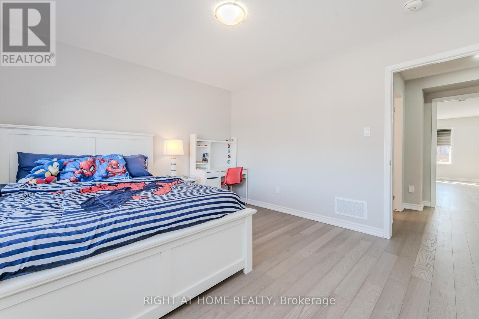 154 Histand Trail, Kitchener, Ontario  N2R 0S3 - Photo 10 - X12175929