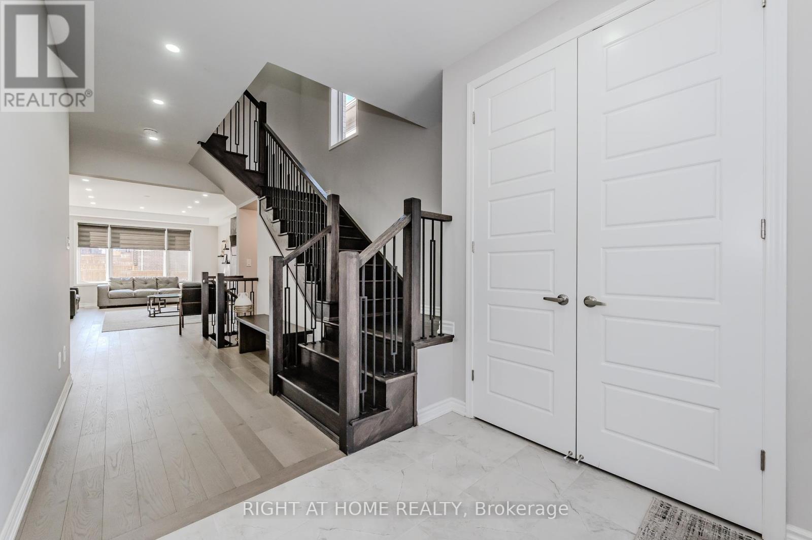 154 Histand Trail, Kitchener, Ontario  N2R 0S3 - Photo 4 - X12175929