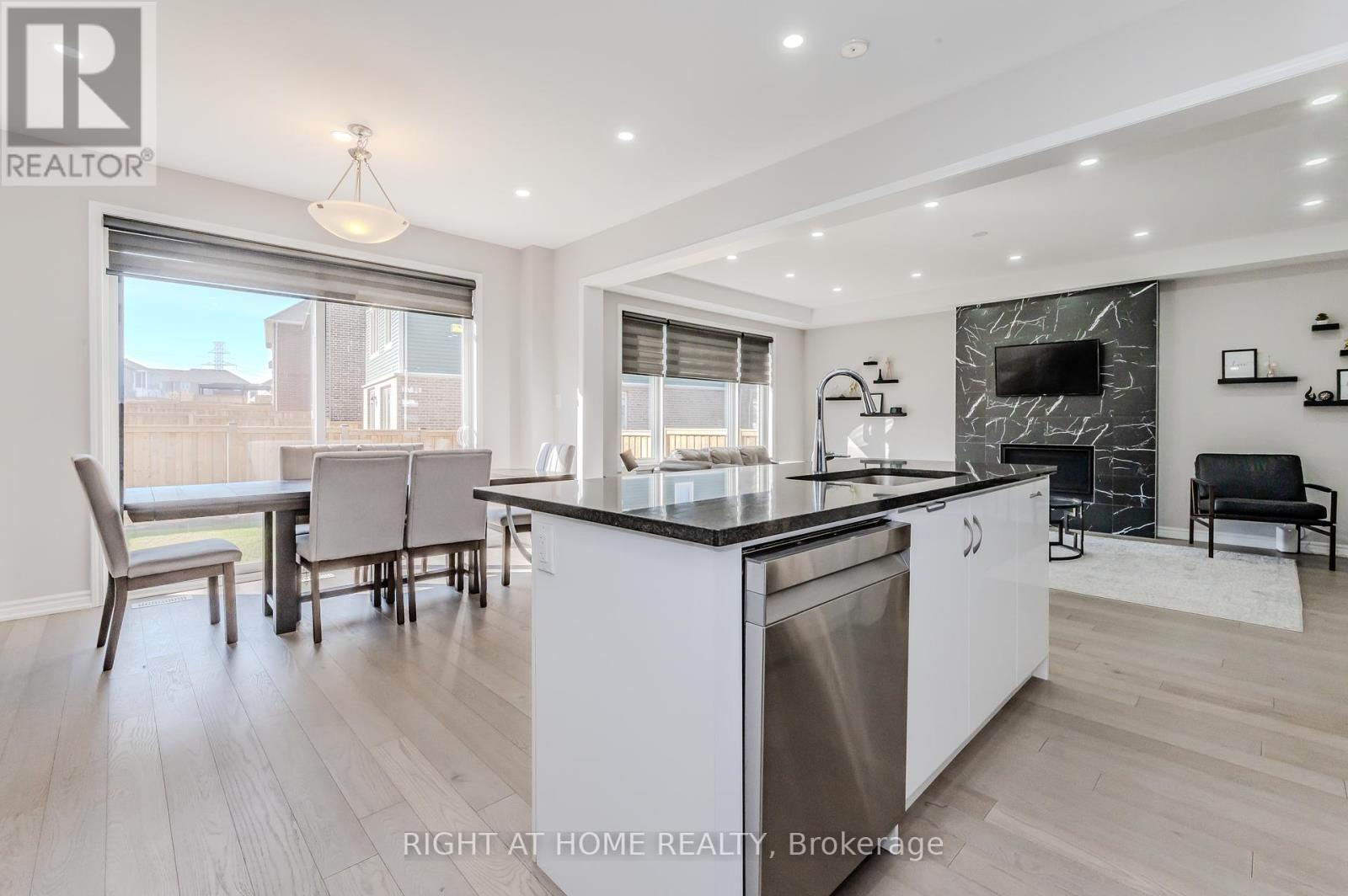 154 Histand Trail, Kitchener, Ontario  N2R 0S3 - Photo 40 - X12175929