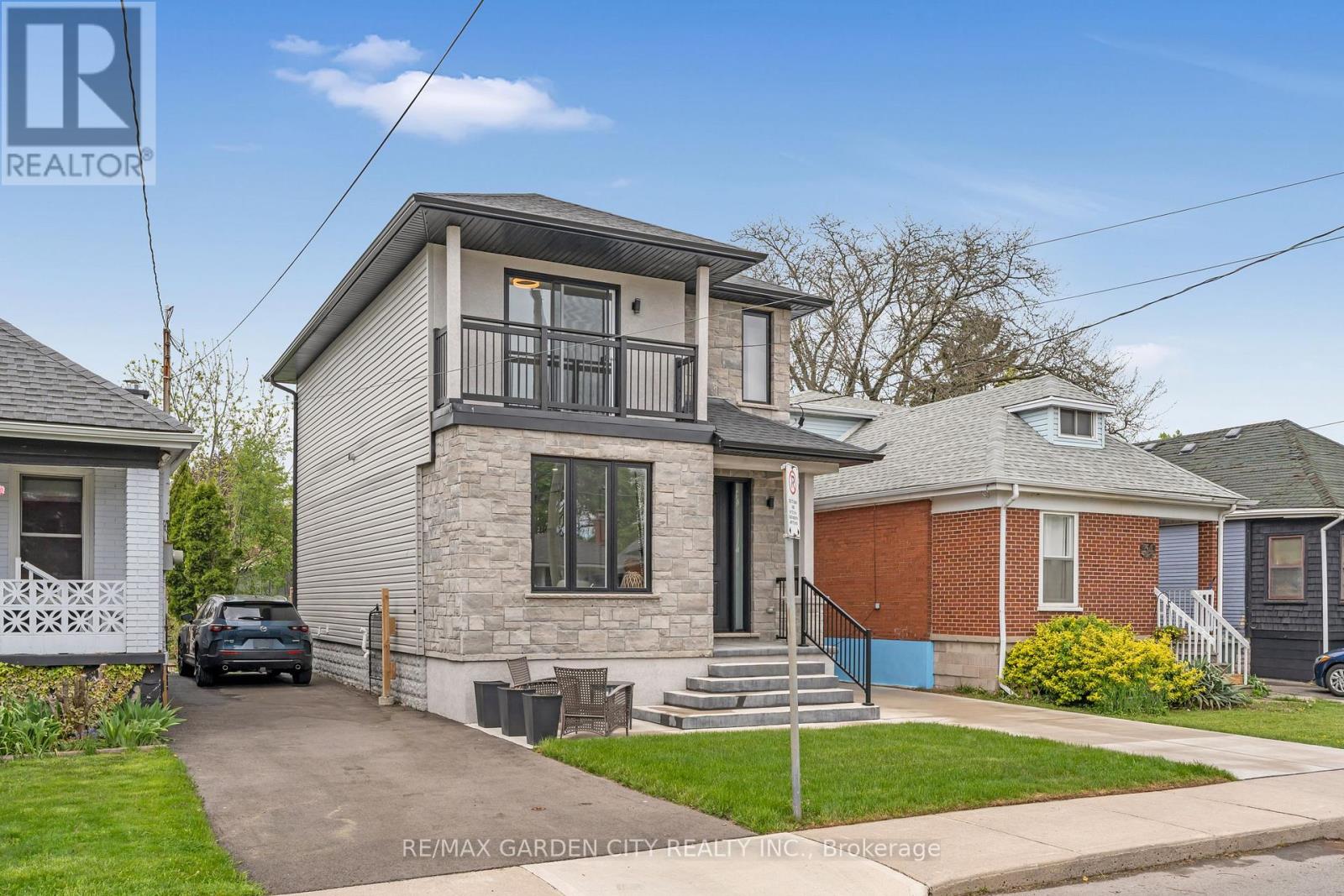 38 East 16th Street, Hamilton, Ontario  L9A 4H9 - Photo 4 - X12170127