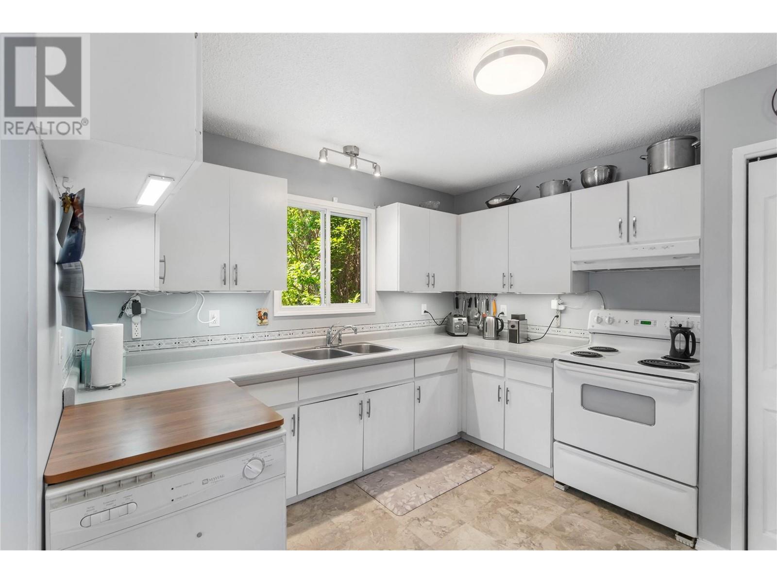 747 KYLE Drive, Kamloops, BC V2B7Z5