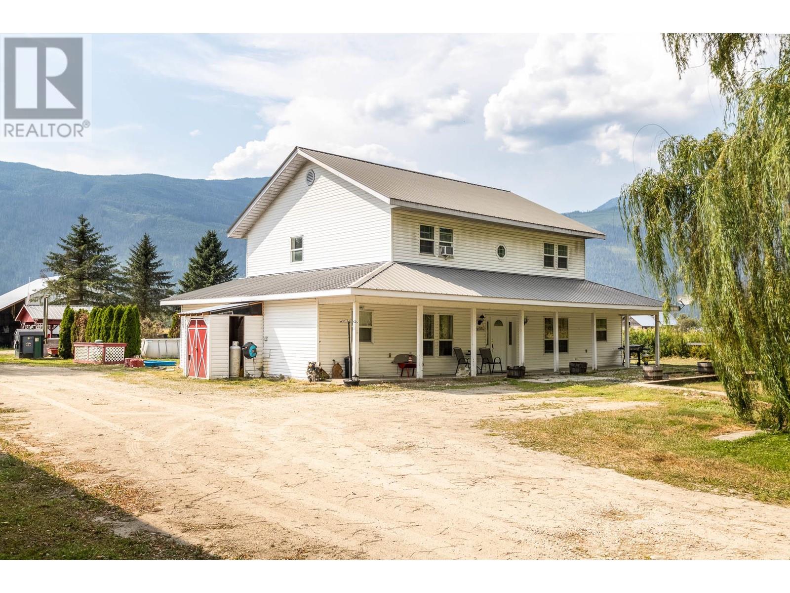 3695 Malakwa Loop Road, Malakwa, British Columbia  V0E 2J0 - Photo 1 - 10349390