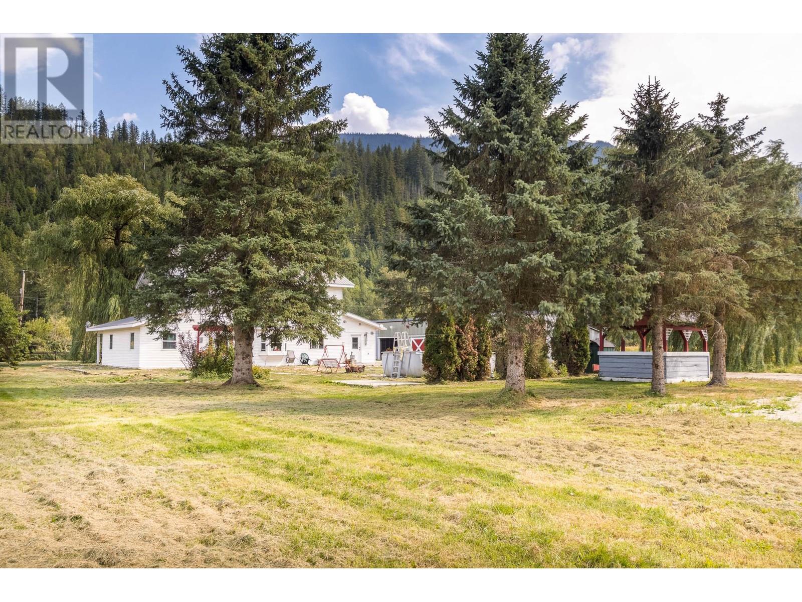 3695 Malakwa Loop Road, Malakwa, BC V0E2J0