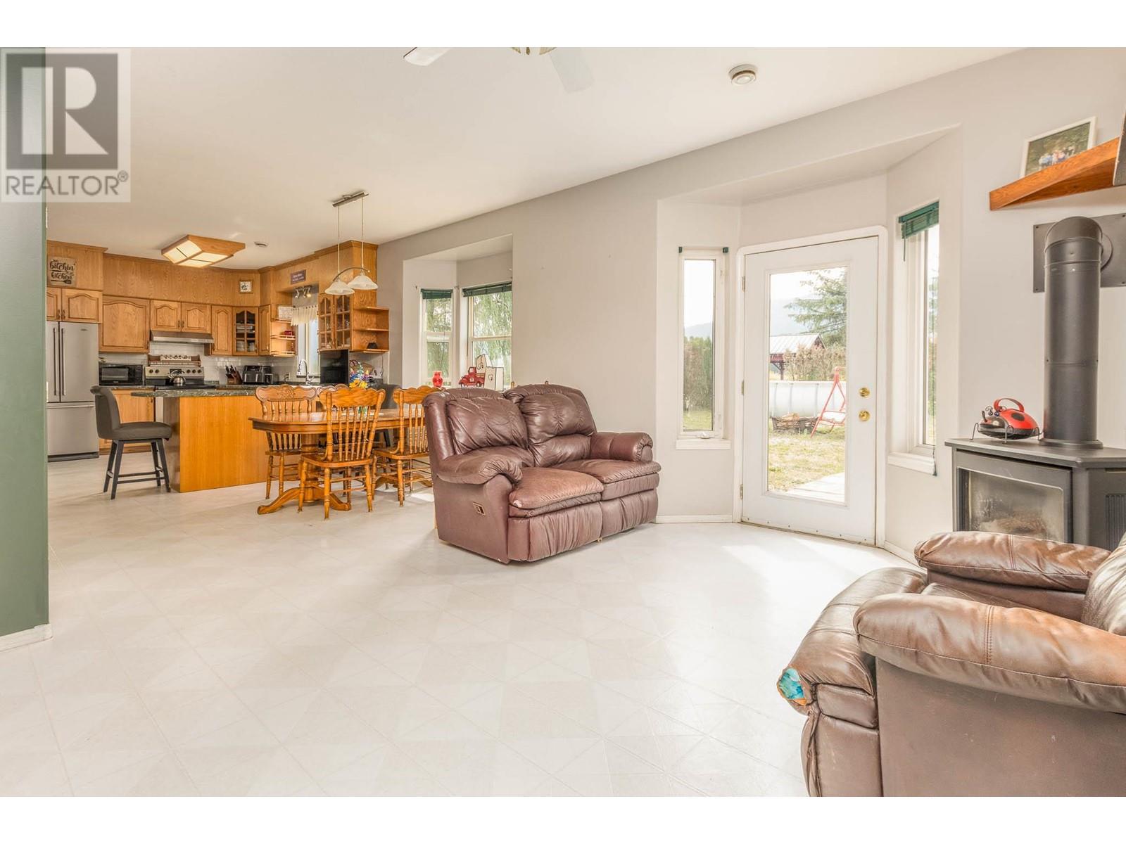3695 Malakwa Loop Road, Malakwa, British Columbia  V0E 2J0 - Photo 5 - 10349390