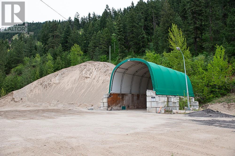 909 Trans Canada Highway, Chase, British Columbia  V0E 1M1 - Photo 2 - 10349033