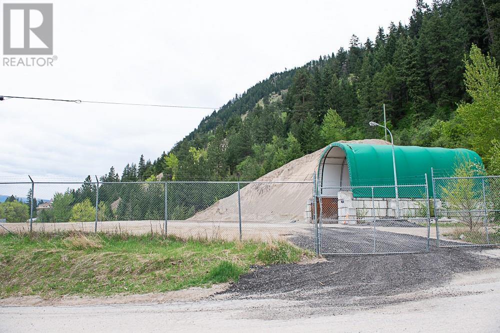 909 Trans Canada Highway, Chase, British Columbia  V0E 1M1 - Photo 4 - 10349033