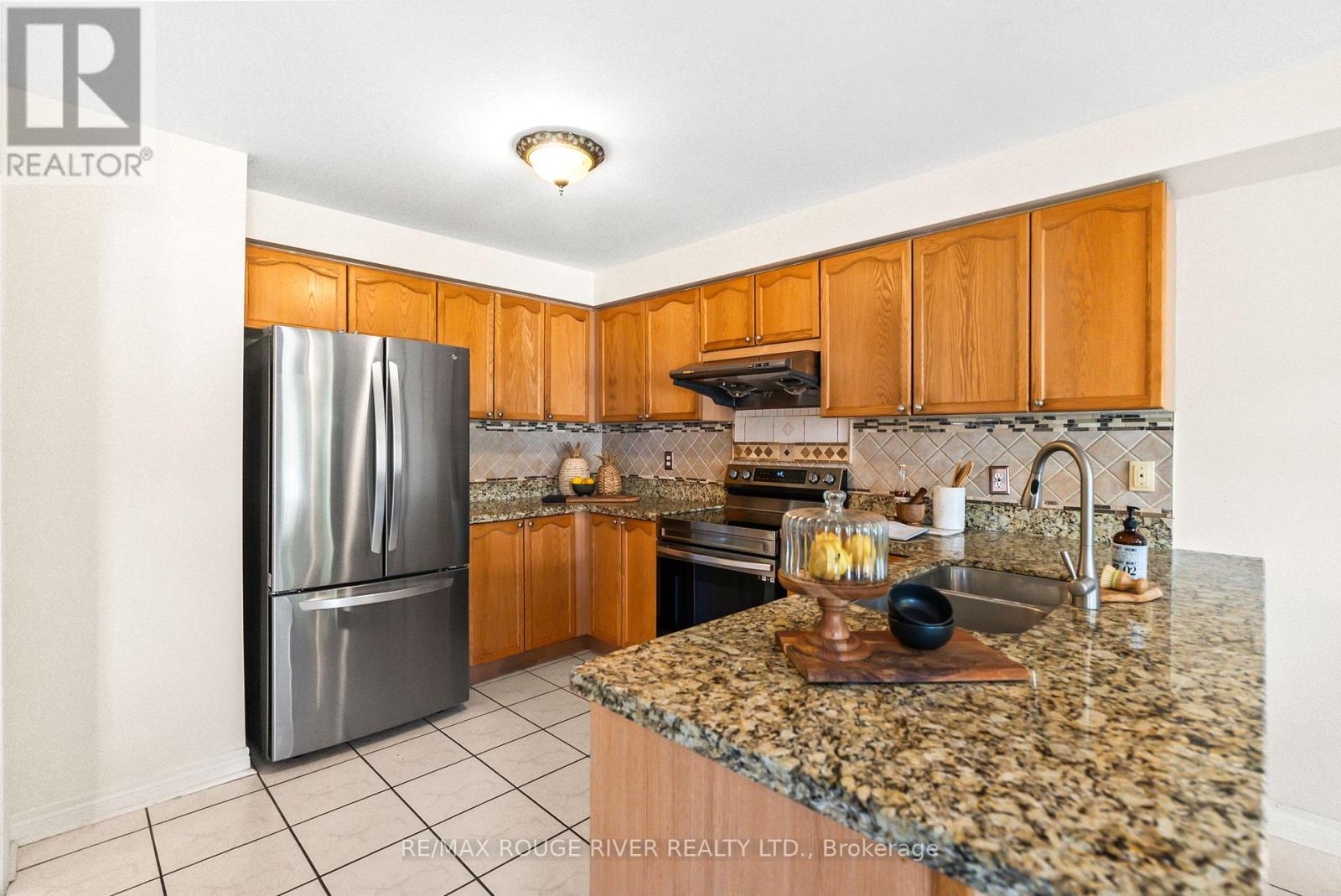 104 Willowbrook Drive, Whitby, Ontario  L1R 2S8 - Photo 20 - E12176285