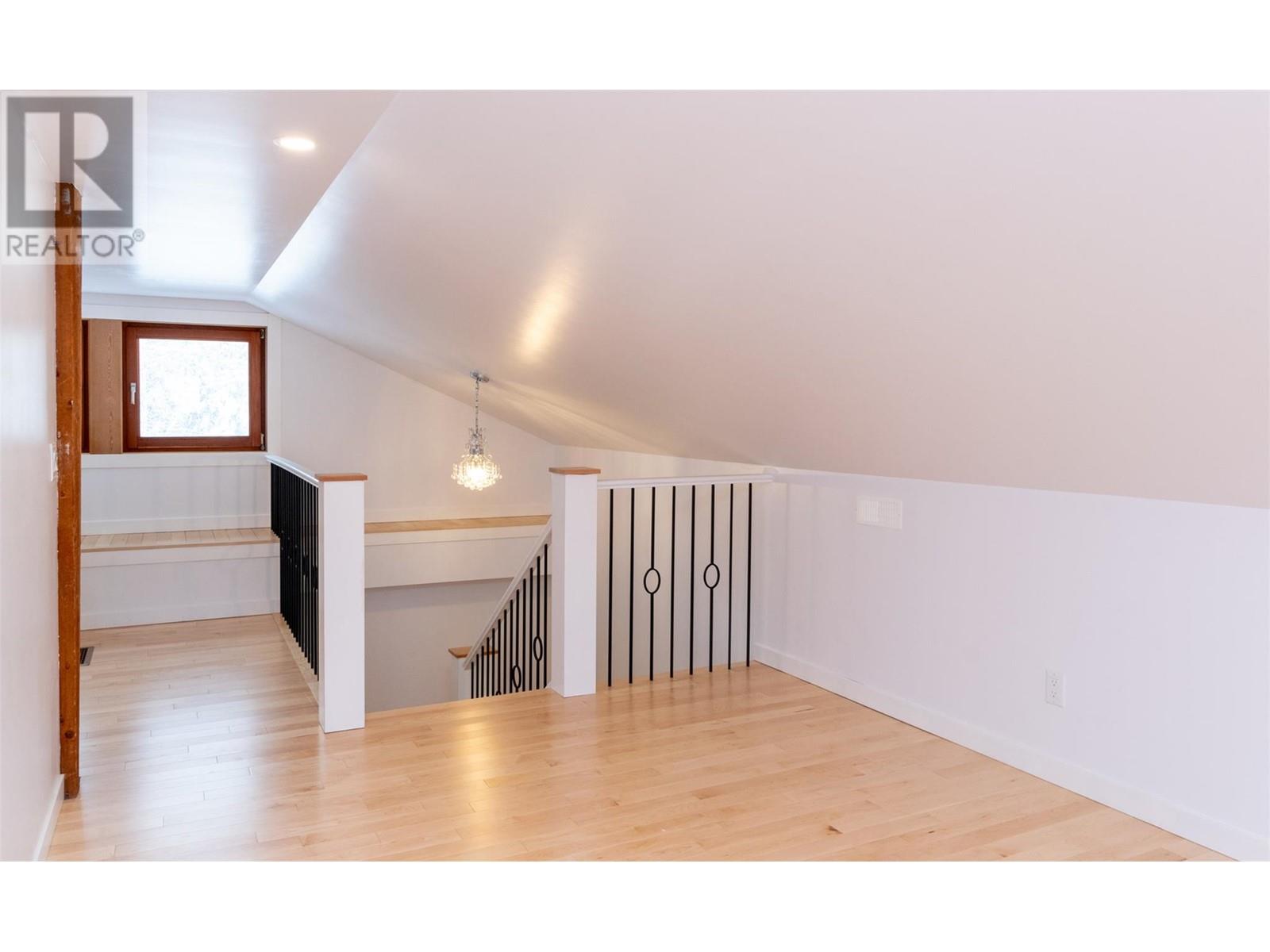 100 Lidstone Road, Salmon Arm, BC V1E2Y1