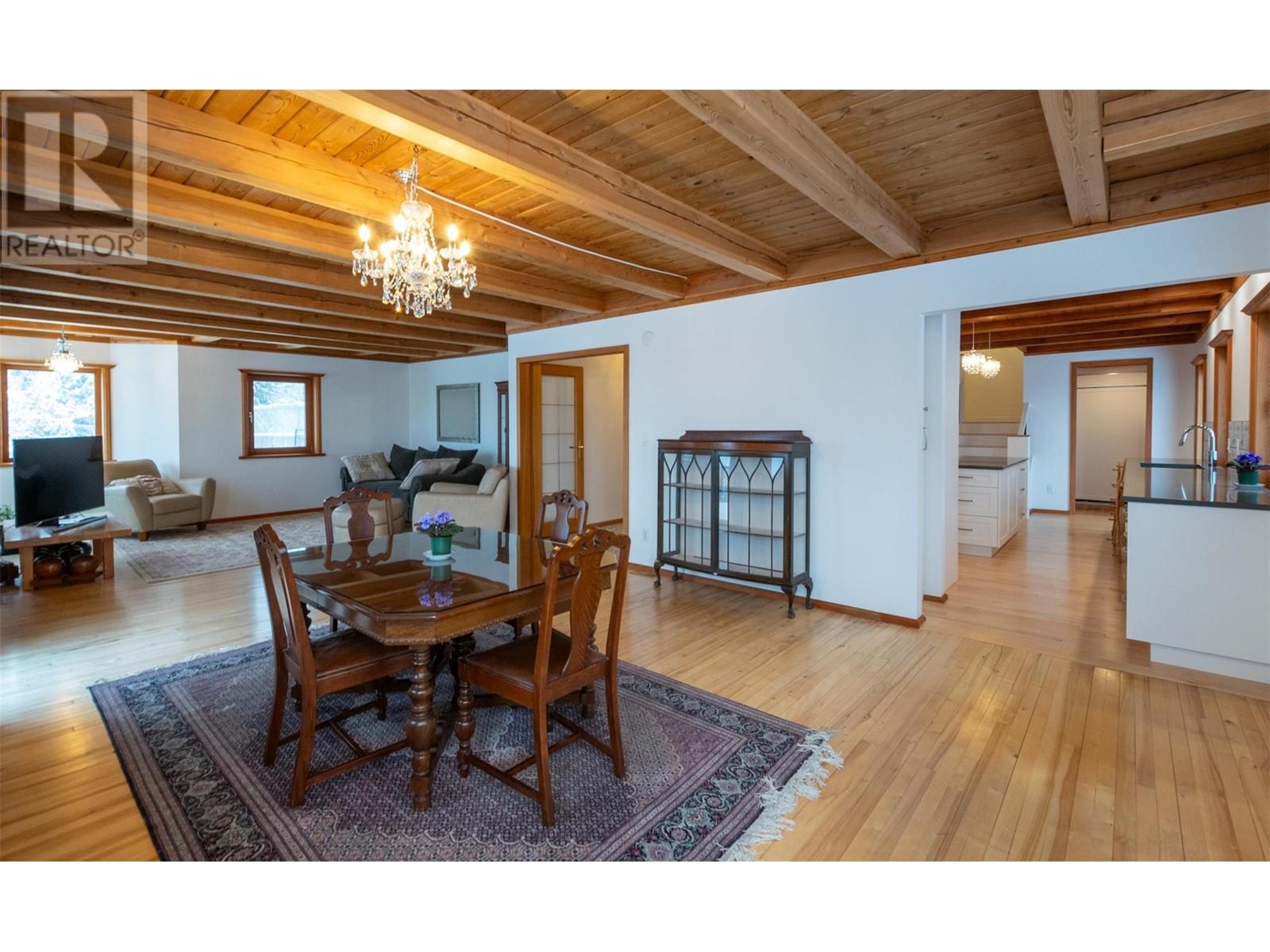 100 Lidstone Road, Salmon Arm, BC V1E2Y1