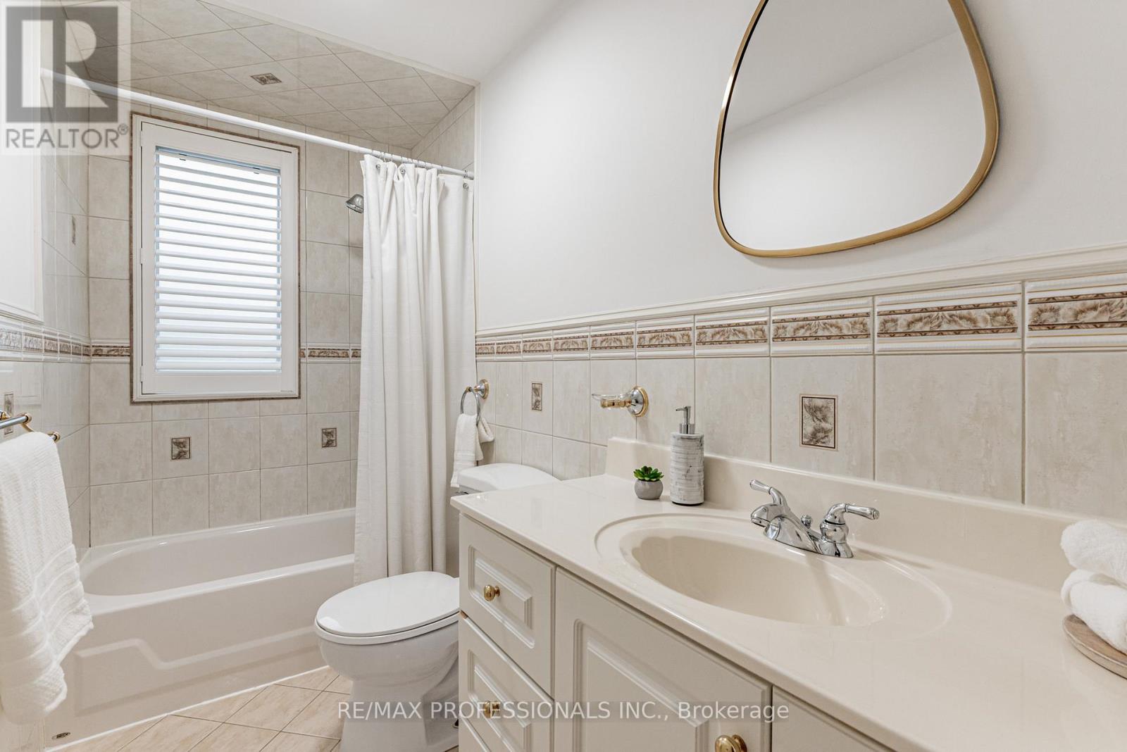 999 Dufferin Street, Toronto, Ontario  M6H 4B2 - Photo 18 - C12175851