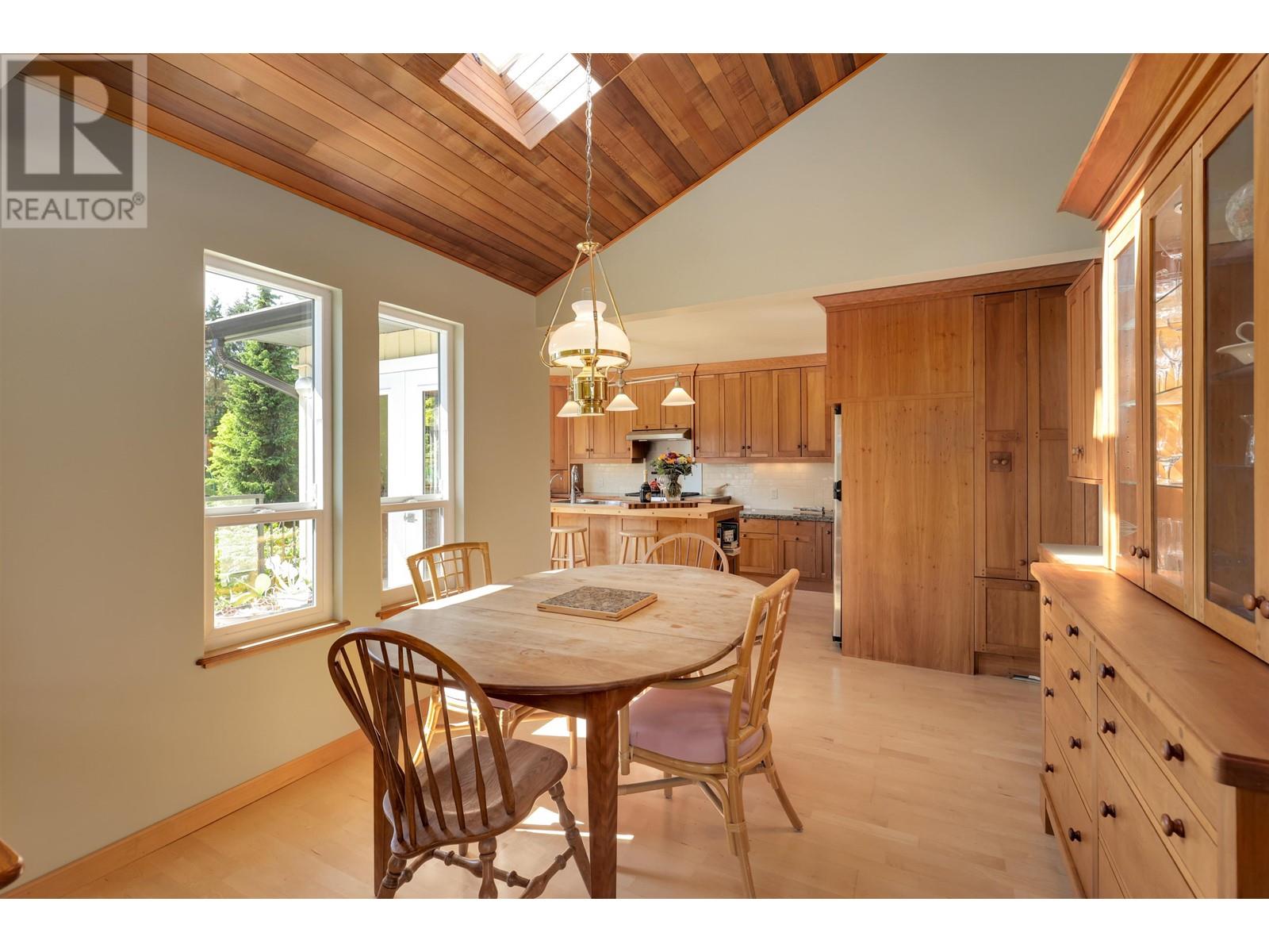 4638 Lockehaven Place, North Vancouver, British Columbia  V7G 2B8 - Photo 10 - R3007624