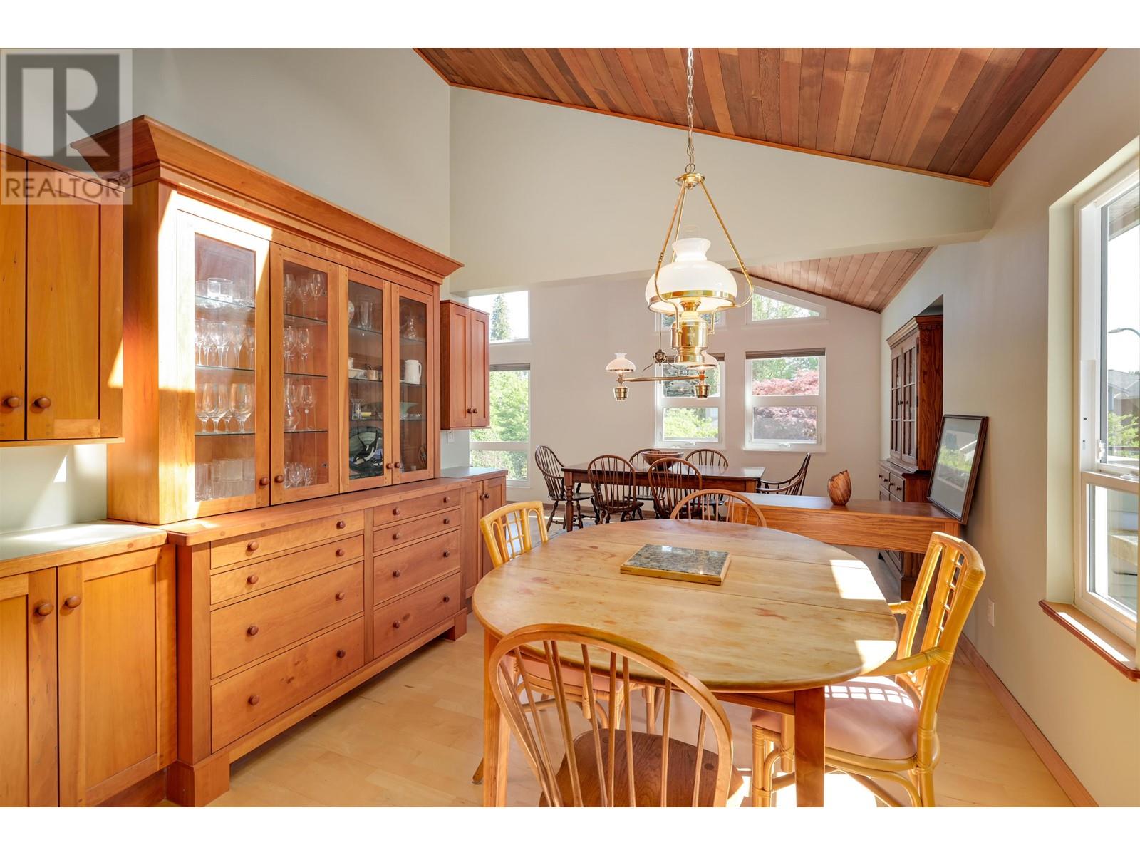 4638 Lockehaven Place, North Vancouver, British Columbia  V7G 2B8 - Photo 11 - R3007624