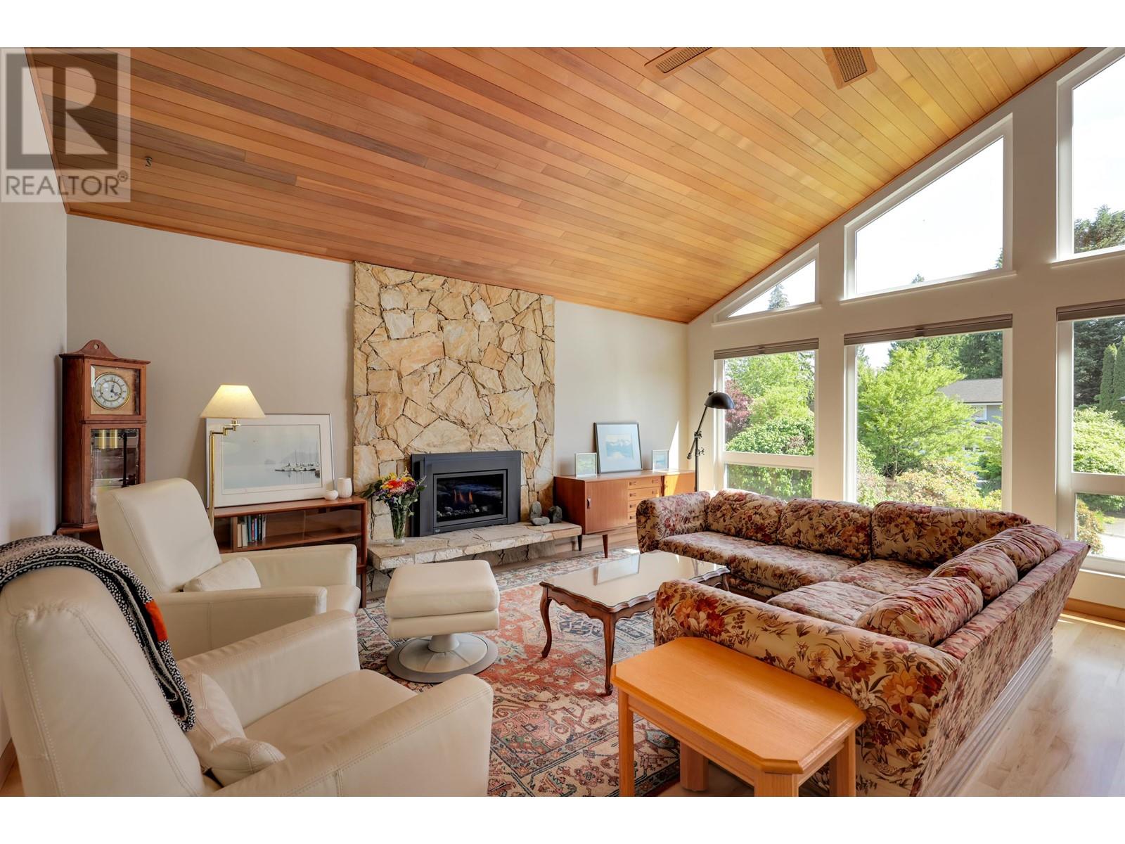 4638 Lockehaven Place, North Vancouver, British Columbia  V7G 2B8 - Photo 2 - R3007624