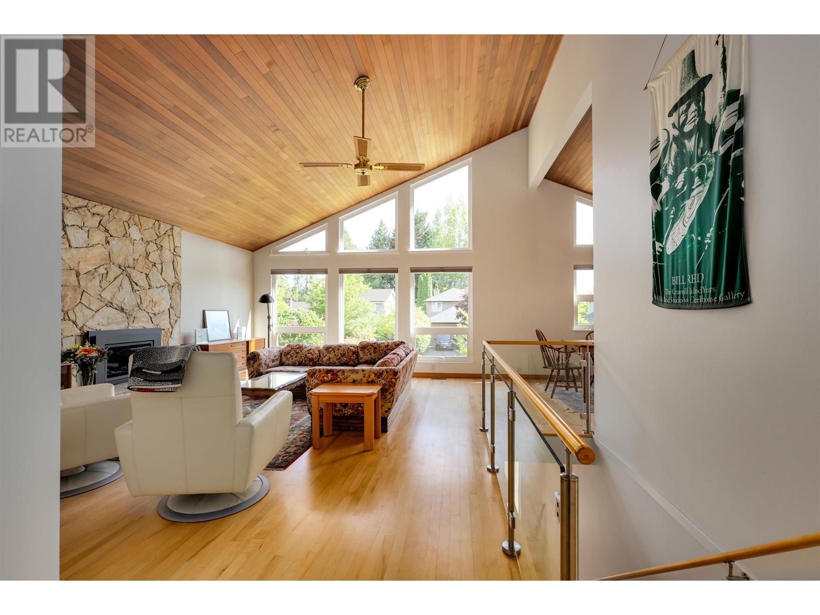 4638 Lockehaven Place, North Vancouver, British Columbia  V7G 2B8 - Photo 3 - R3007624