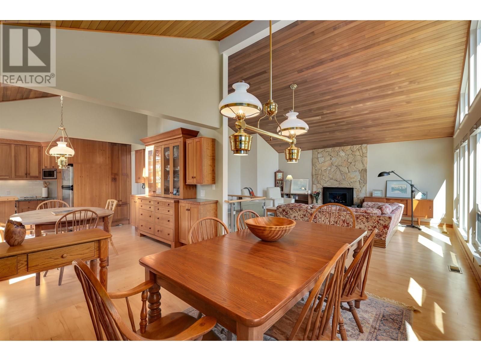 4638 Lockehaven Place, North Vancouver, British Columbia  V7G 2B8 - Photo 8 - R3007624
