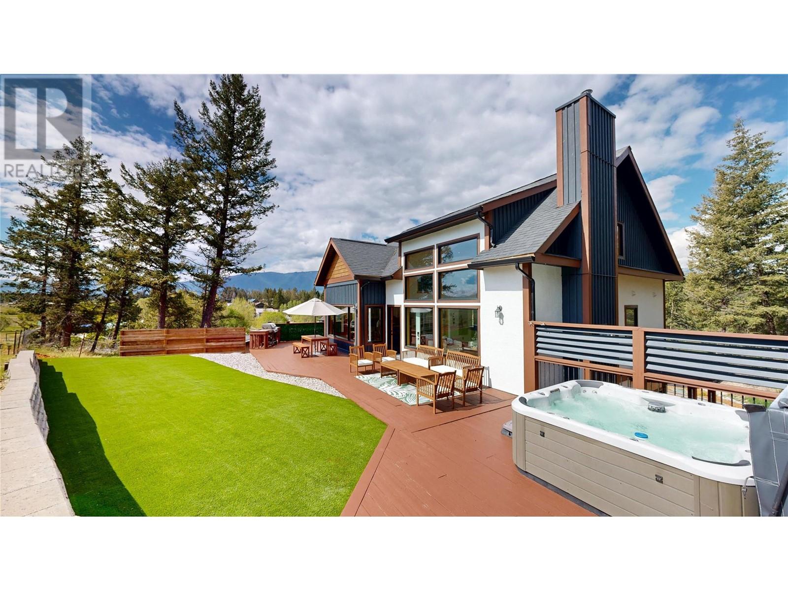 1018 Swansea Road, Windermere, British Columbia  V0A 1K3 - Photo 1 - 10349537