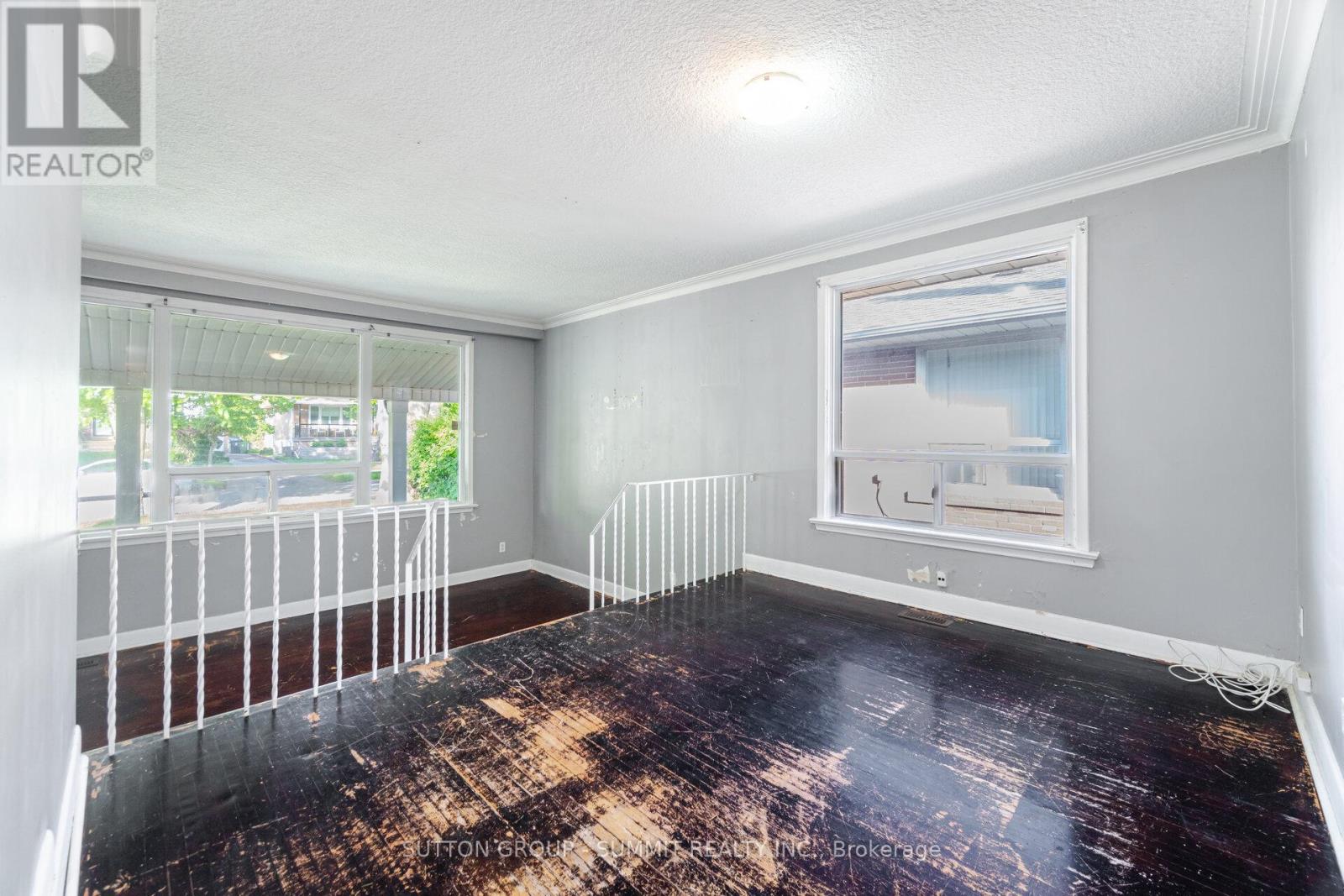 12 Dashwood Crescent, Toronto, Ontario  M9V 2N8 - Photo 16 - W12170234