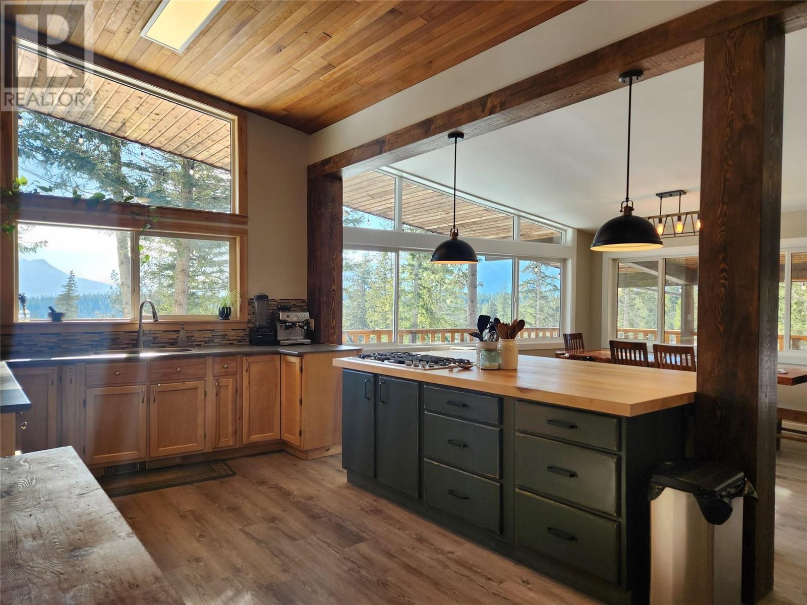 Property at 922 Mobley Road image 2
