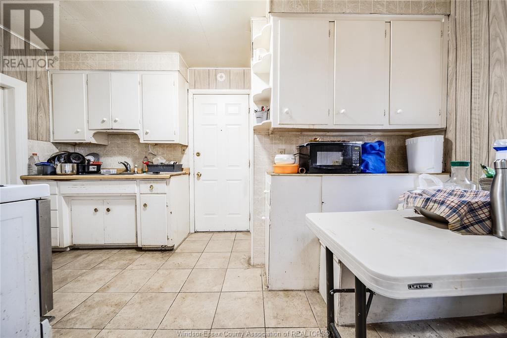 884 Curry Avenue, Windsor, Ontario  N9B 2C2 - Photo 11 - 25013250