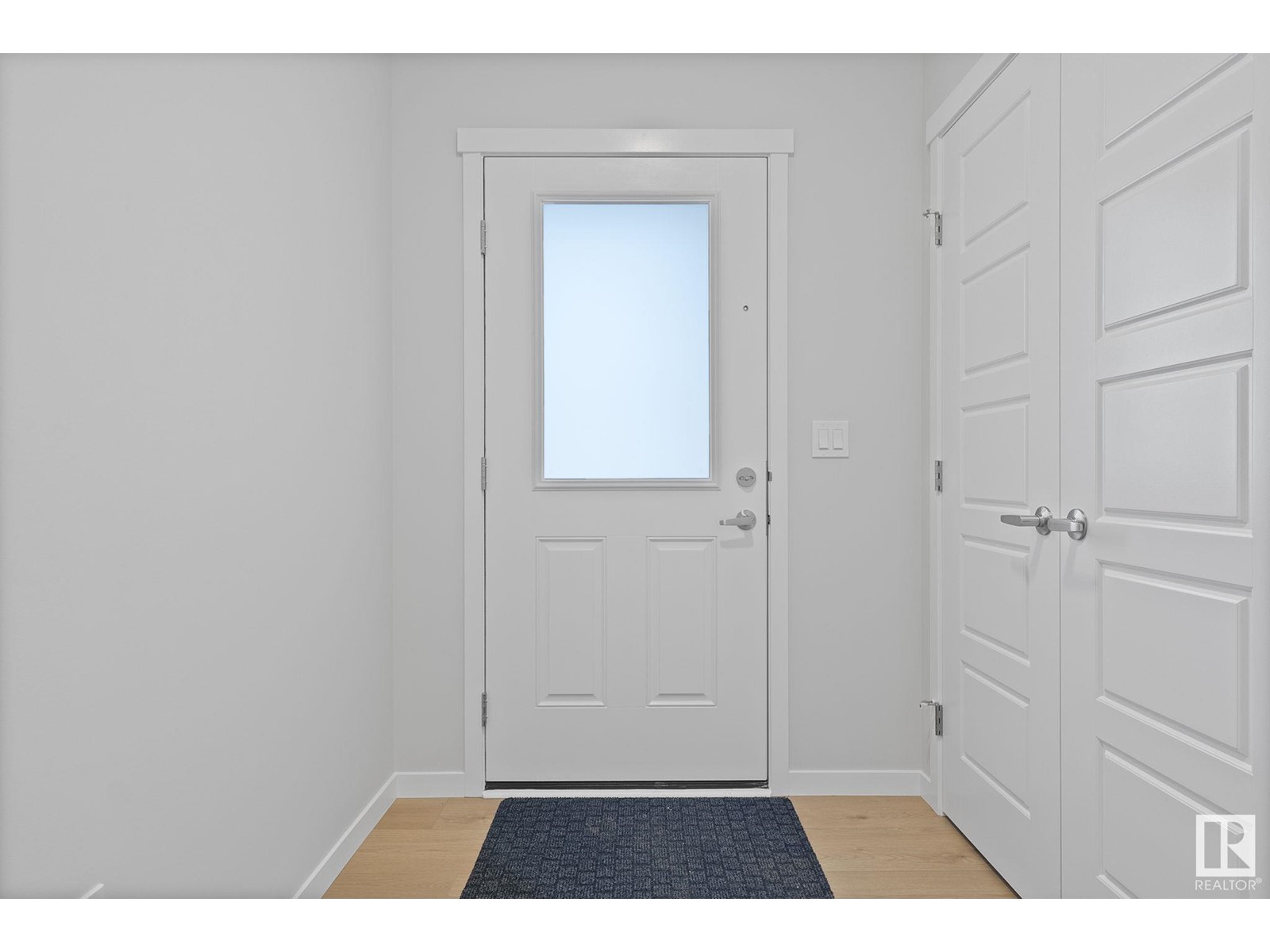 Property at 17619 48 ST NW image 3