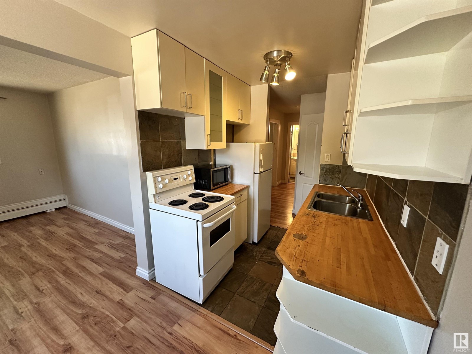Property at #10 10620 122 ST NW image 3