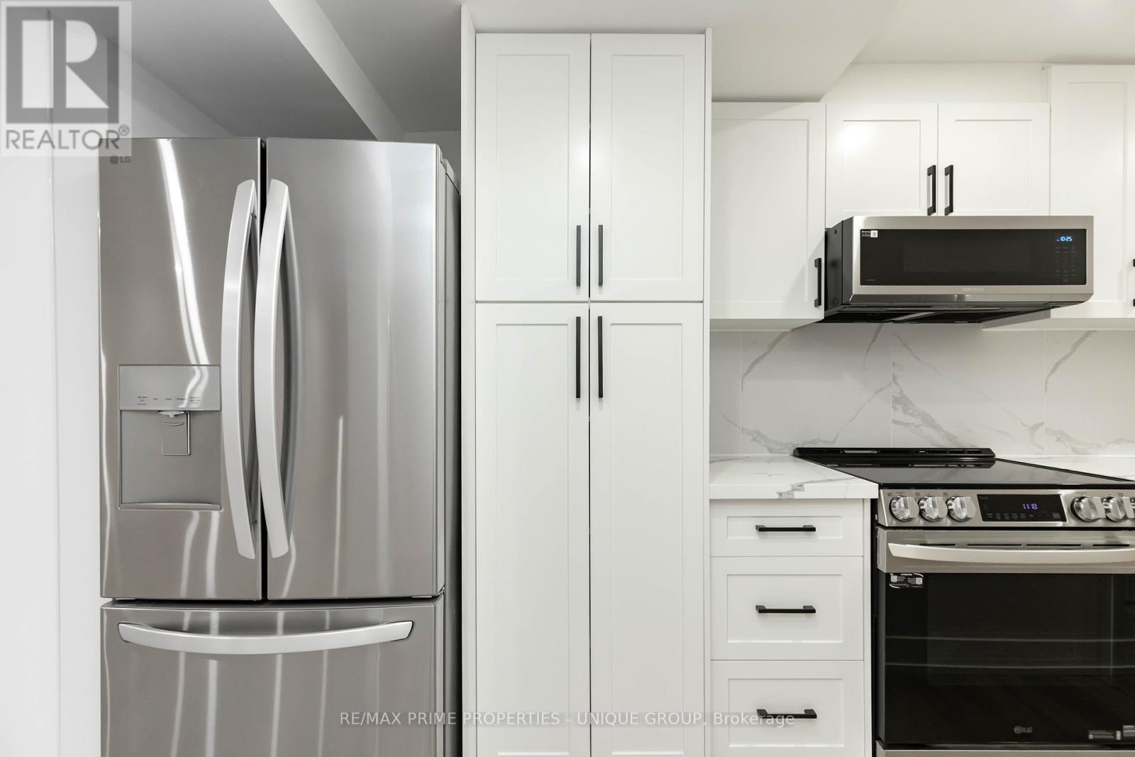 Lower - 10 Emmett Place E, Whitby, Ontario  L1R 2B4 - Photo 4 - E12153969