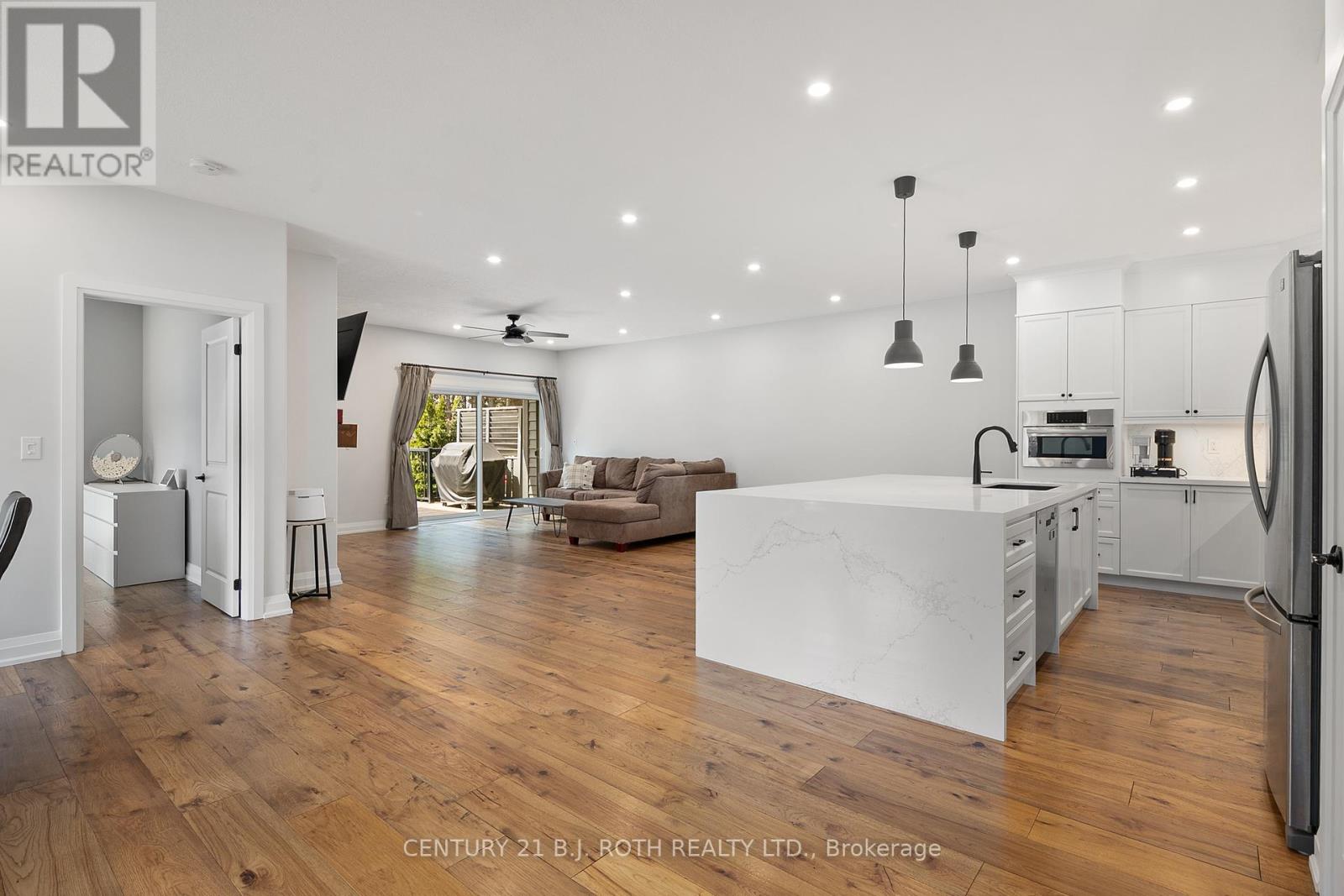 70 Landscape Drive, Oro-Medonte, Ontario  L0L 2L0 - Photo 8 - S12154225