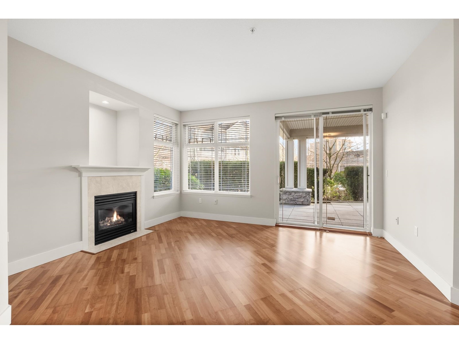 107 15392 16a Avenue, Surrey, British Columbia  V4A 1S9 - Photo 3 - R3006950