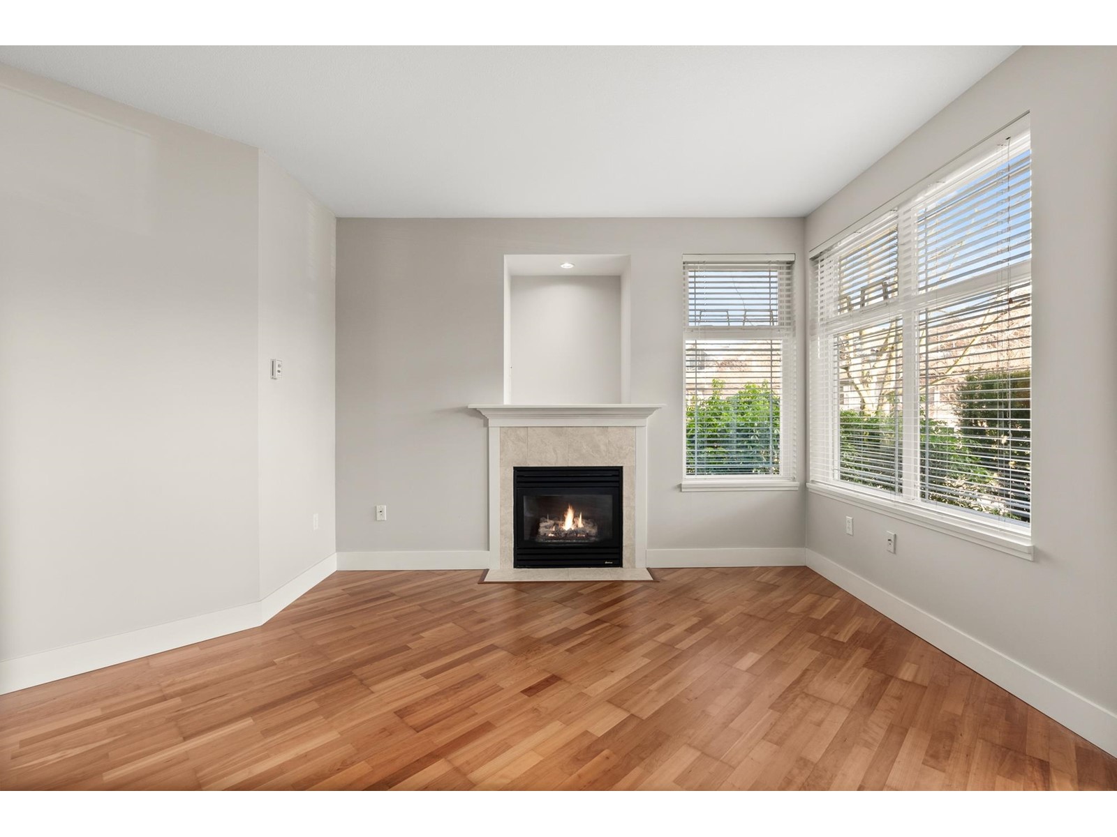 107 15392 16a Avenue, Surrey, British Columbia  V4A 1S9 - Photo 4 - R3006950