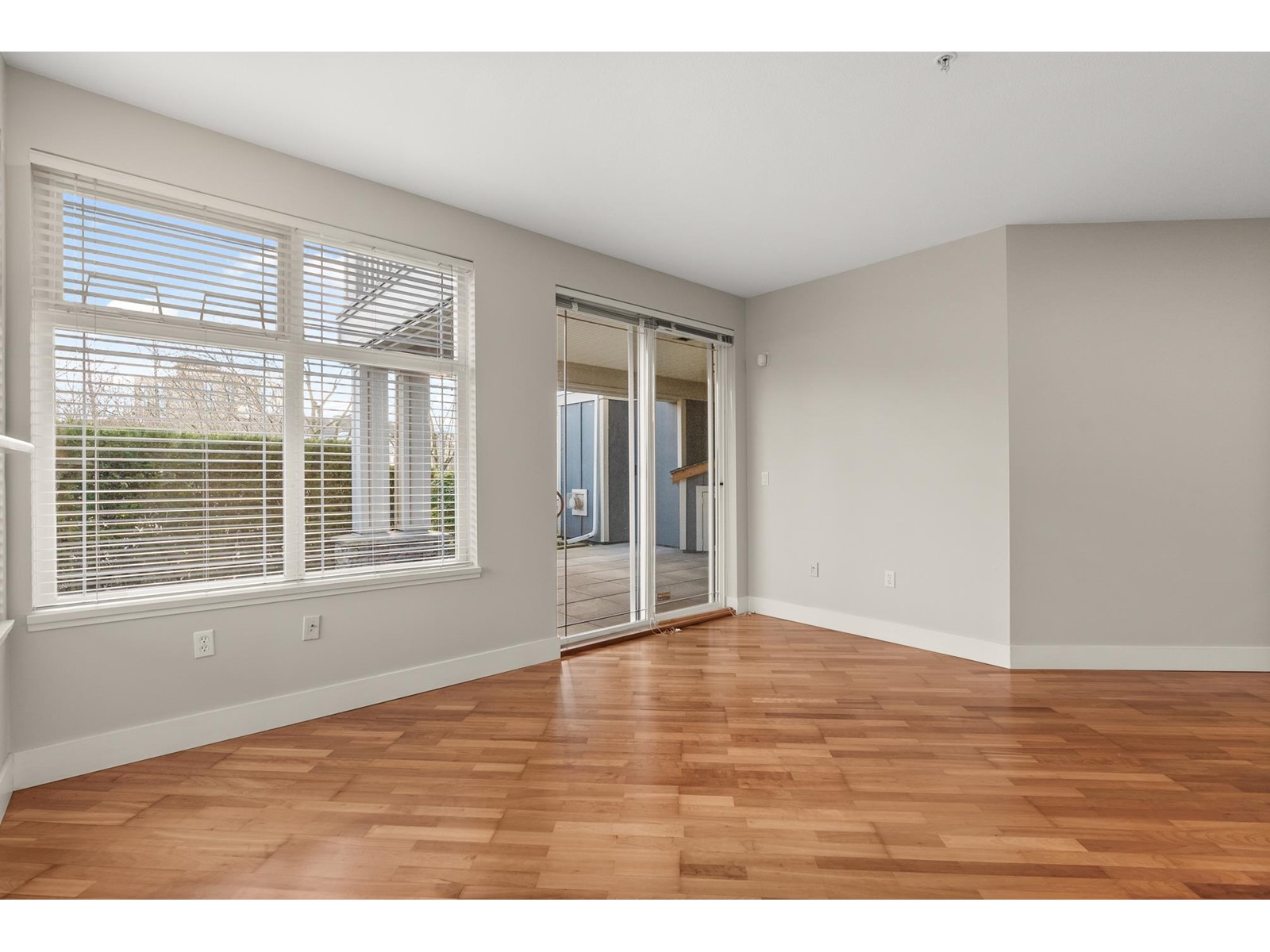 107 15392 16a Avenue, Surrey, British Columbia  V4A 1S9 - Photo 5 - R3006950