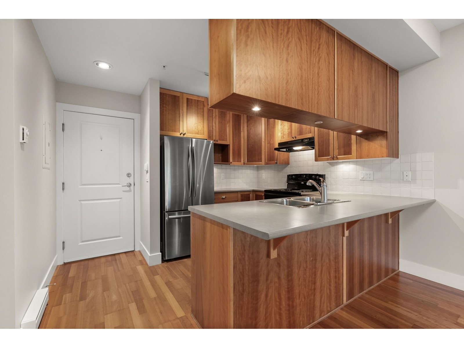 107 15392 16a Avenue, Surrey, British Columbia  V4A 1S9 - Photo 7 - R3006950