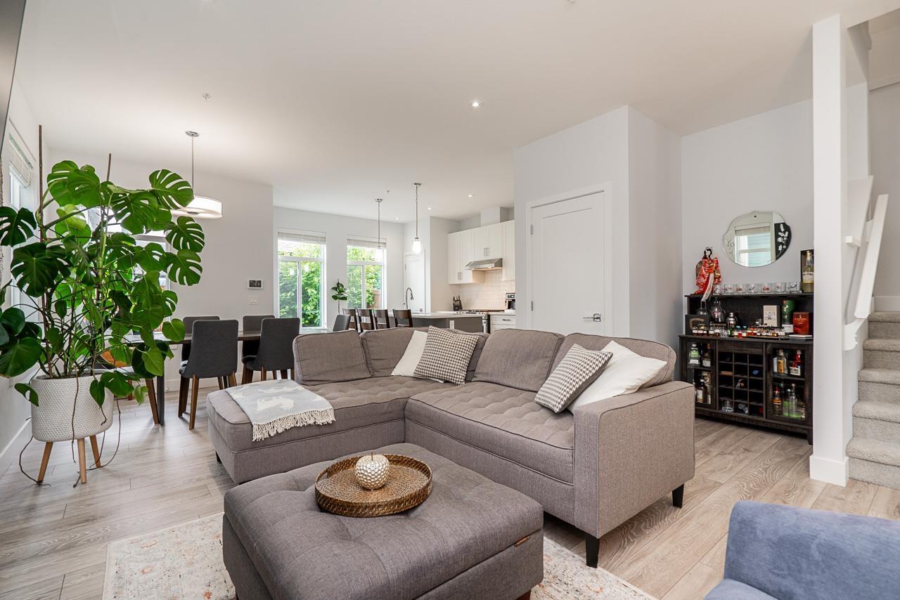 Property at 20498 78 AVENUE image 3