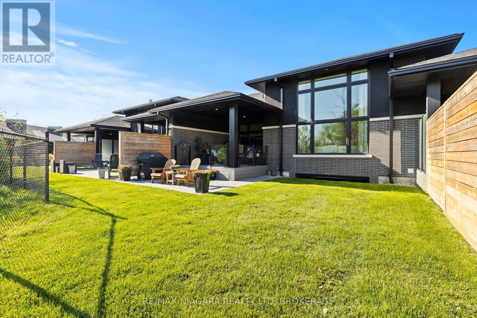 2 - 10 Taliesin Trail, Welland, Ontario  L3C 5R2 - Photo 39 - X12176402