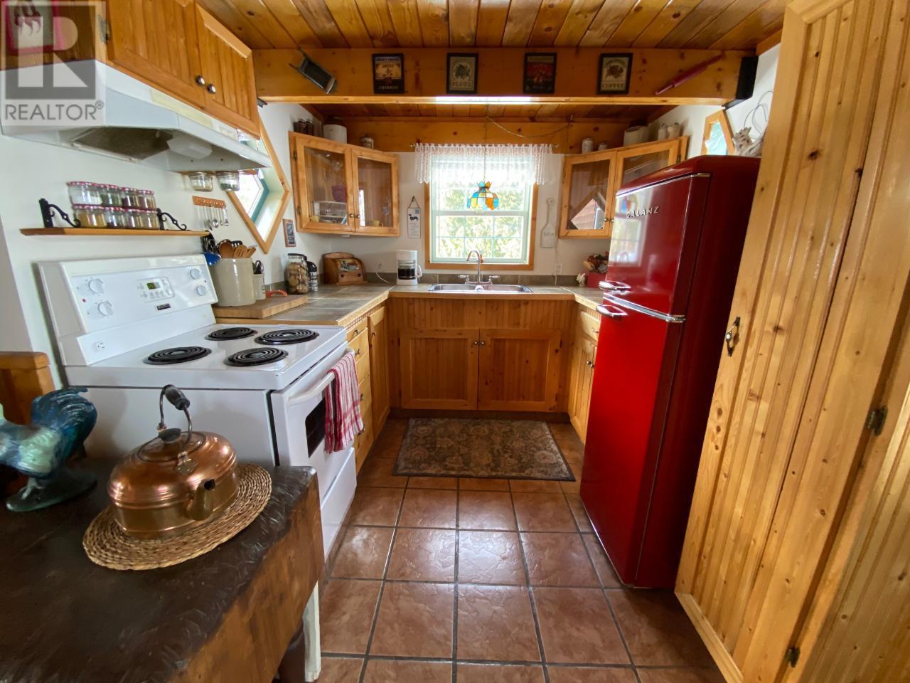 9800 3 Highway, Grand Forks, British Columbia  V0H 1H5 - Photo 5 - 10347816