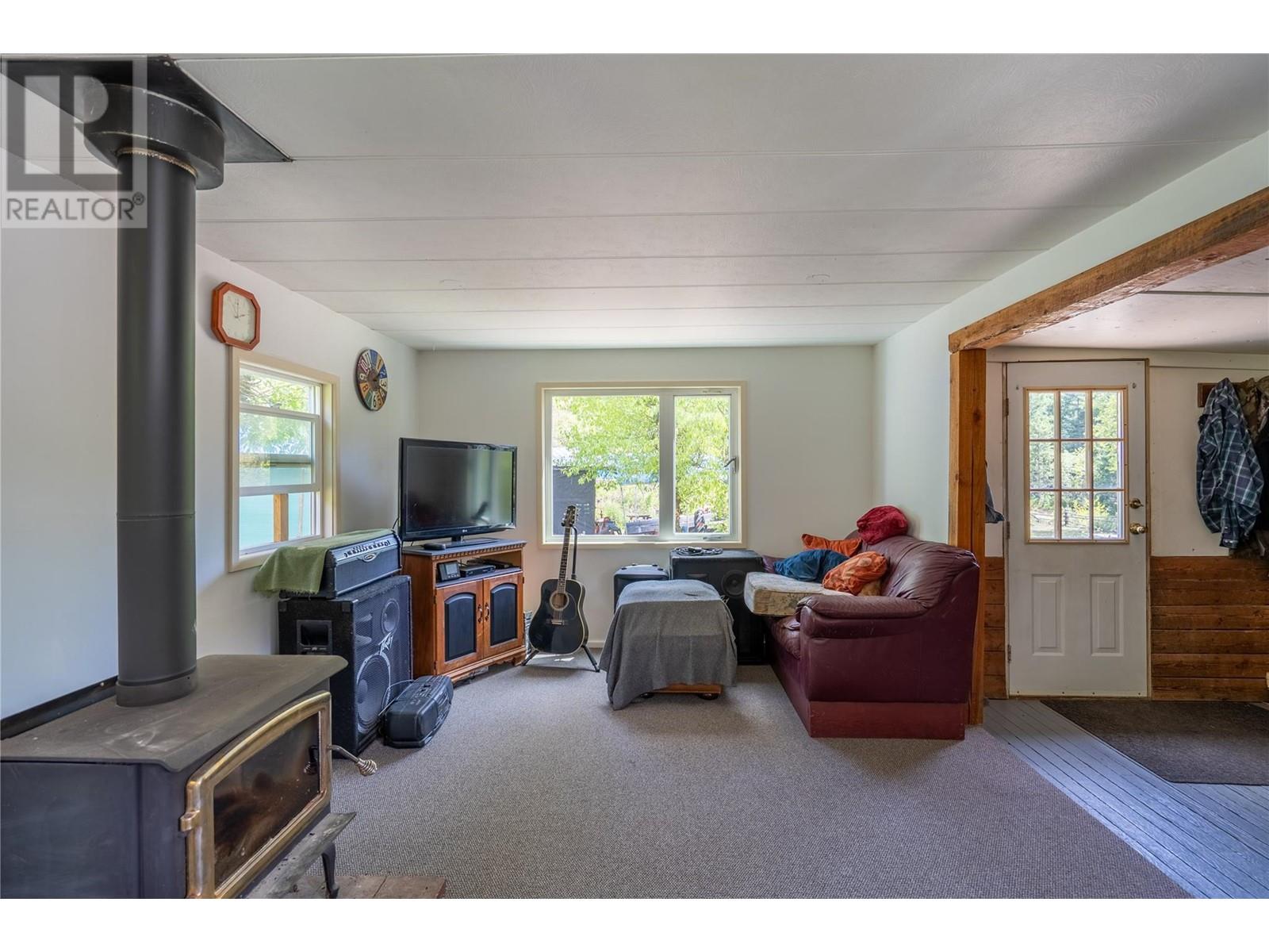 9800 3 Highway, Grand Forks, British Columbia  V0H 1H5 - Photo 37 - 10347816