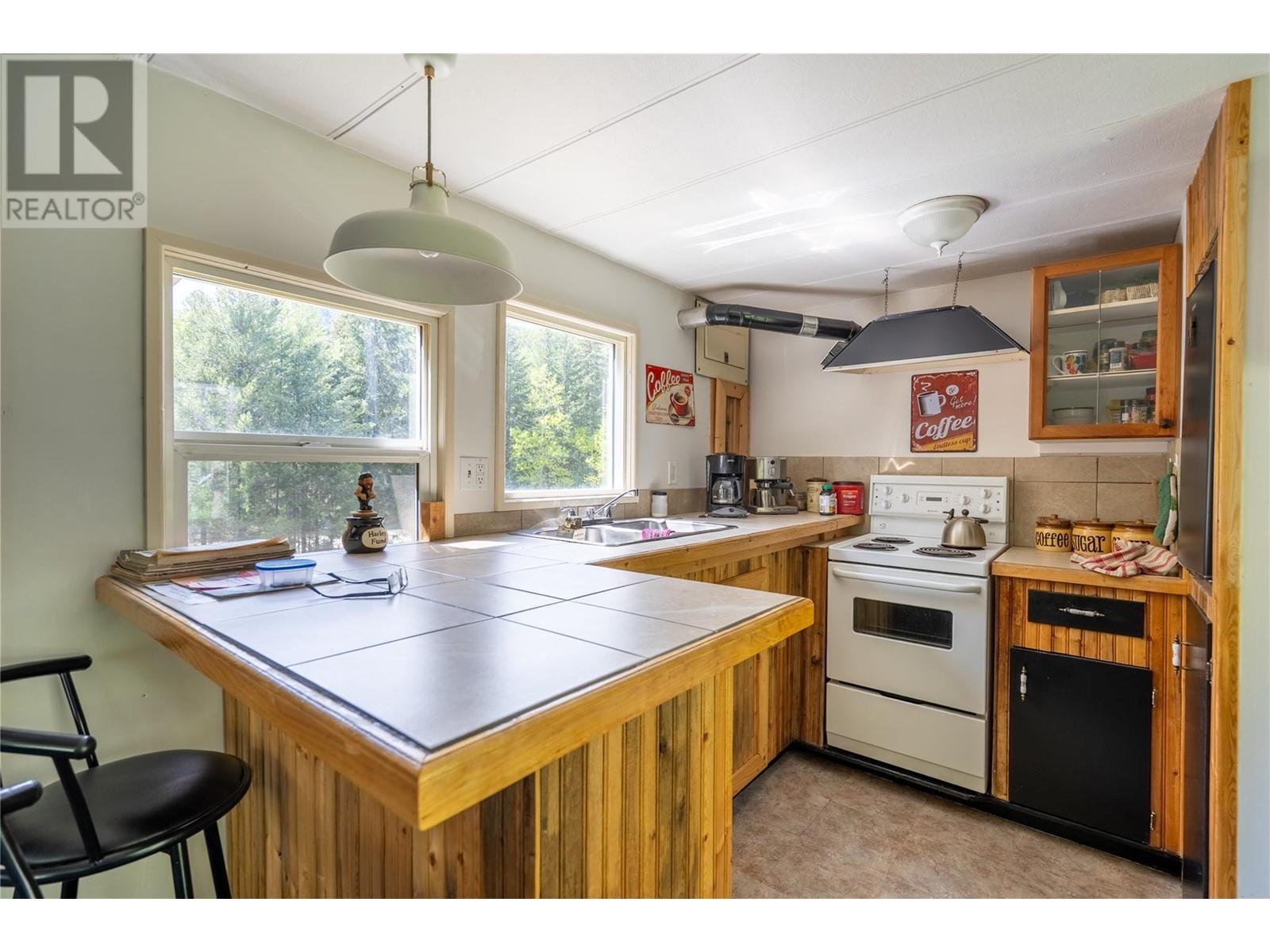 9800 3 Highway, Grand Forks, British Columbia  V0H 1H5 - Photo 38 - 10347816