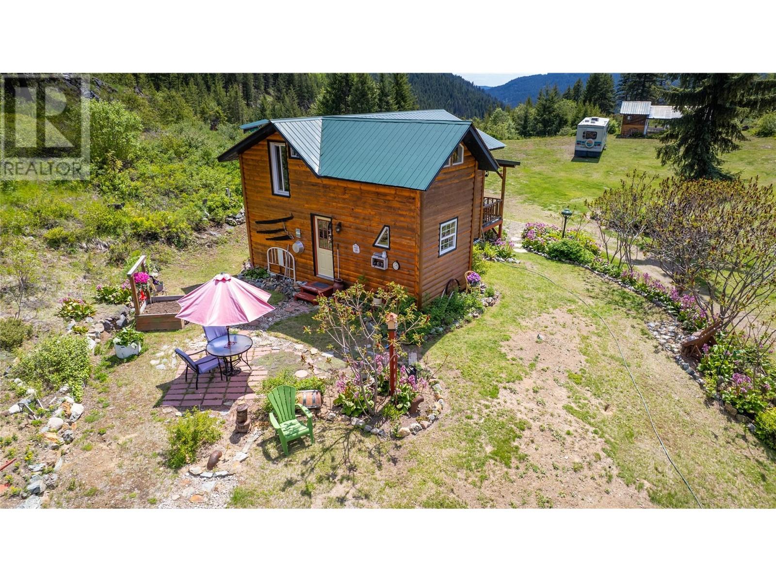 9800 3 Highway, Grand Forks, British Columbia  V0H 1H5 - Photo 11 - 10347816