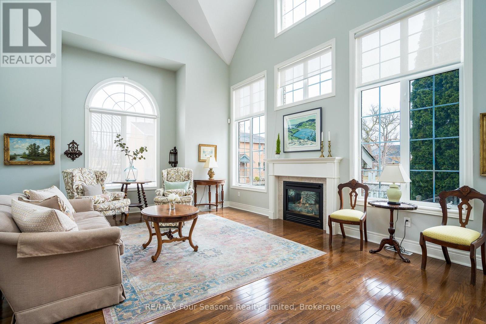 Property at 145 ONTARIO STREET image 3