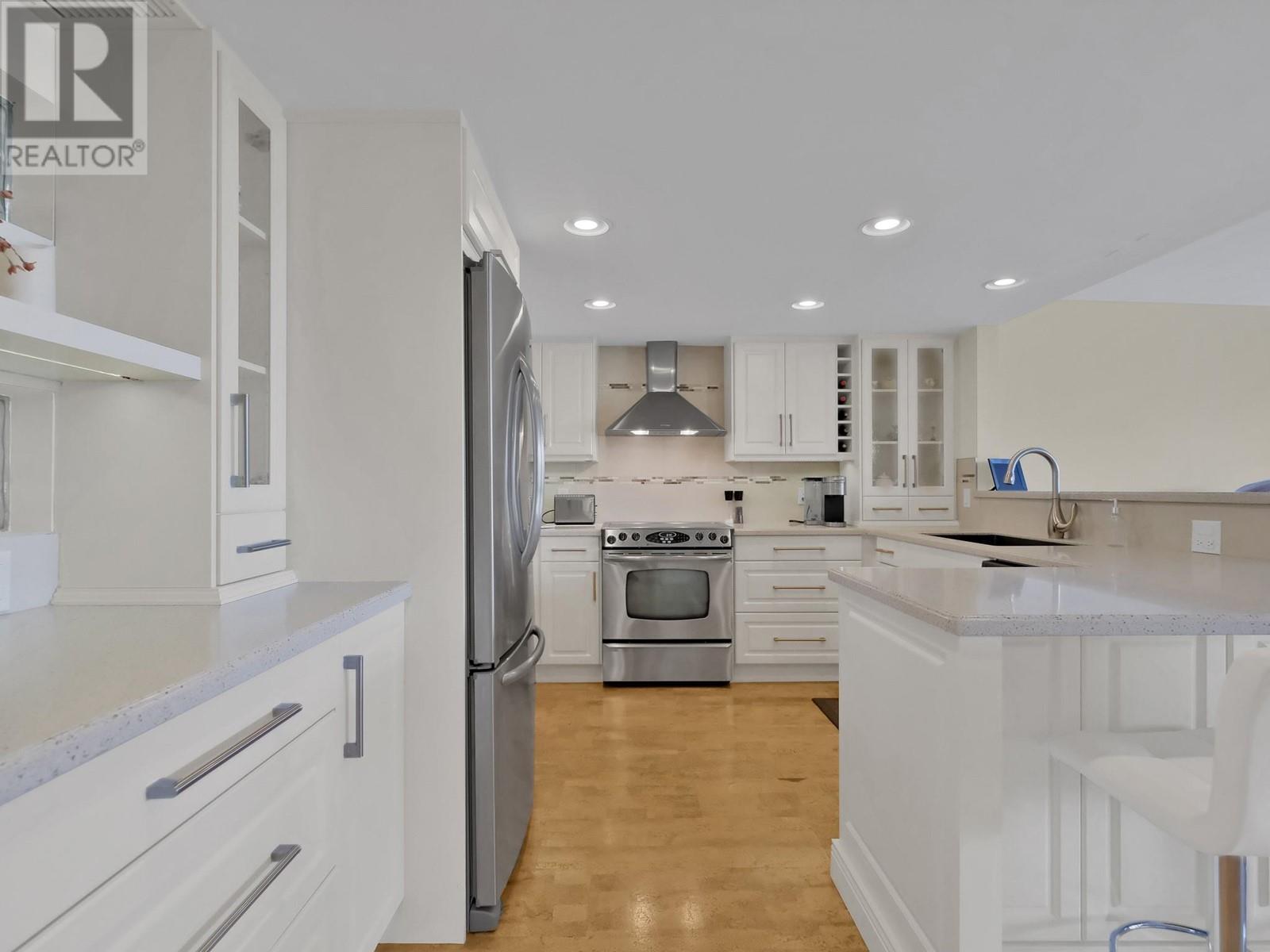 Property at 86 LAKESHORE Drive Unit# 302 image 4