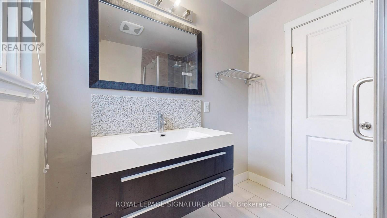 82 Northwood Drive, Toronto, Ontario  M2M 2K1 - Photo 20 - C12176157